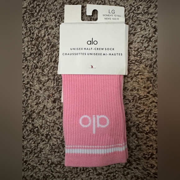 Alo Yoga Unisex Half-Crew Socks Pink & White New With Tags - Picture 3 of 3
